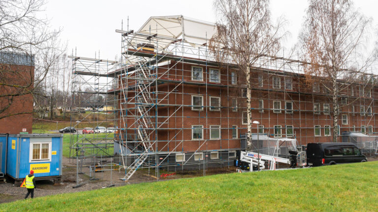 Referensbild för projektet Väderskydd på flerbostadshus