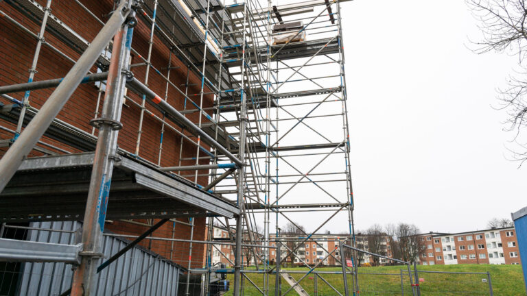 Referensbild för projektet Väderskydd på flerbostadshus